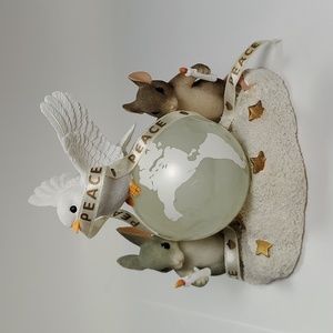 Charming Tails "A World of Good Wishes" Figurine